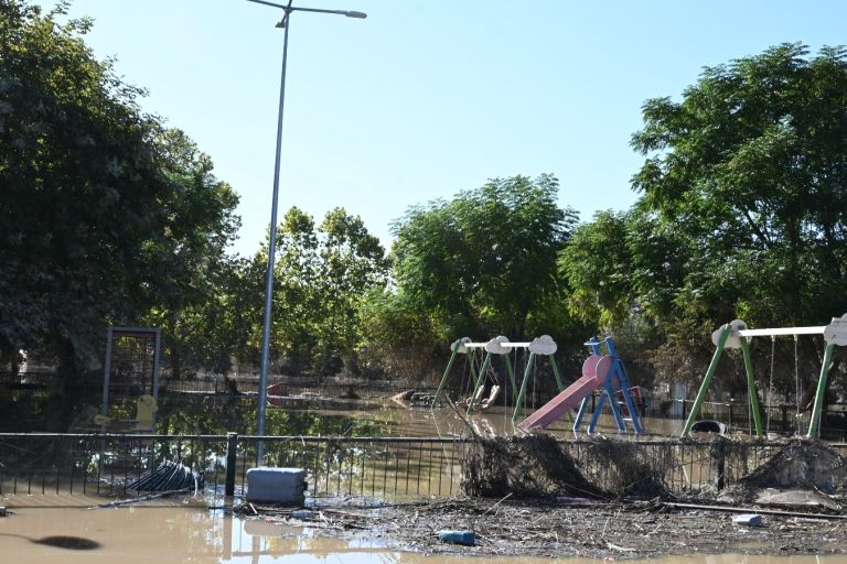 Τη Δευτέρα αναμένεται να ανοίξουν τα περισσότερα σχολεία στη Θεσσαλία [vid]