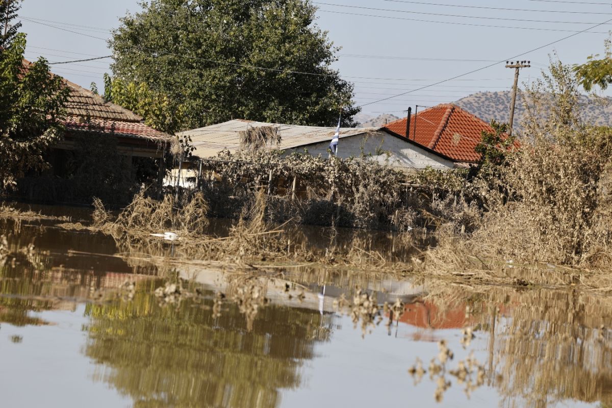 Greece’s central highway is closed due to flooding