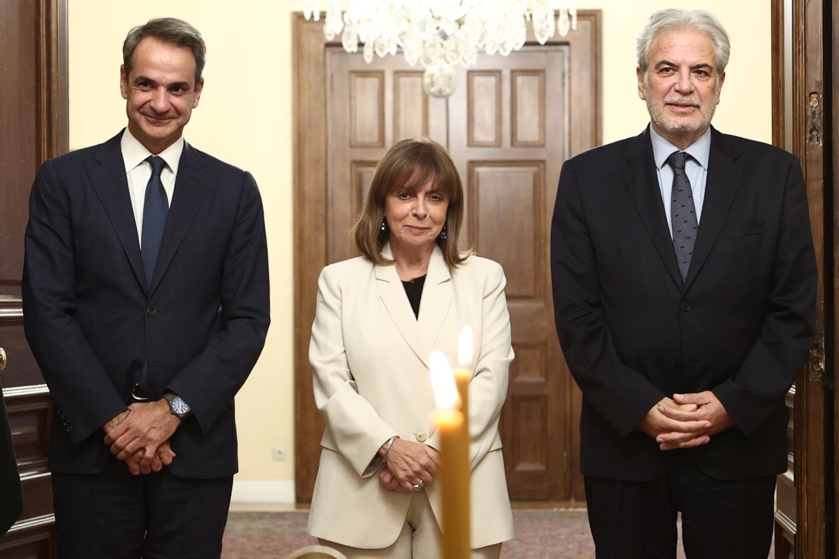 Christos Stylianides takes over as shipping minister after swearing-in ceremony