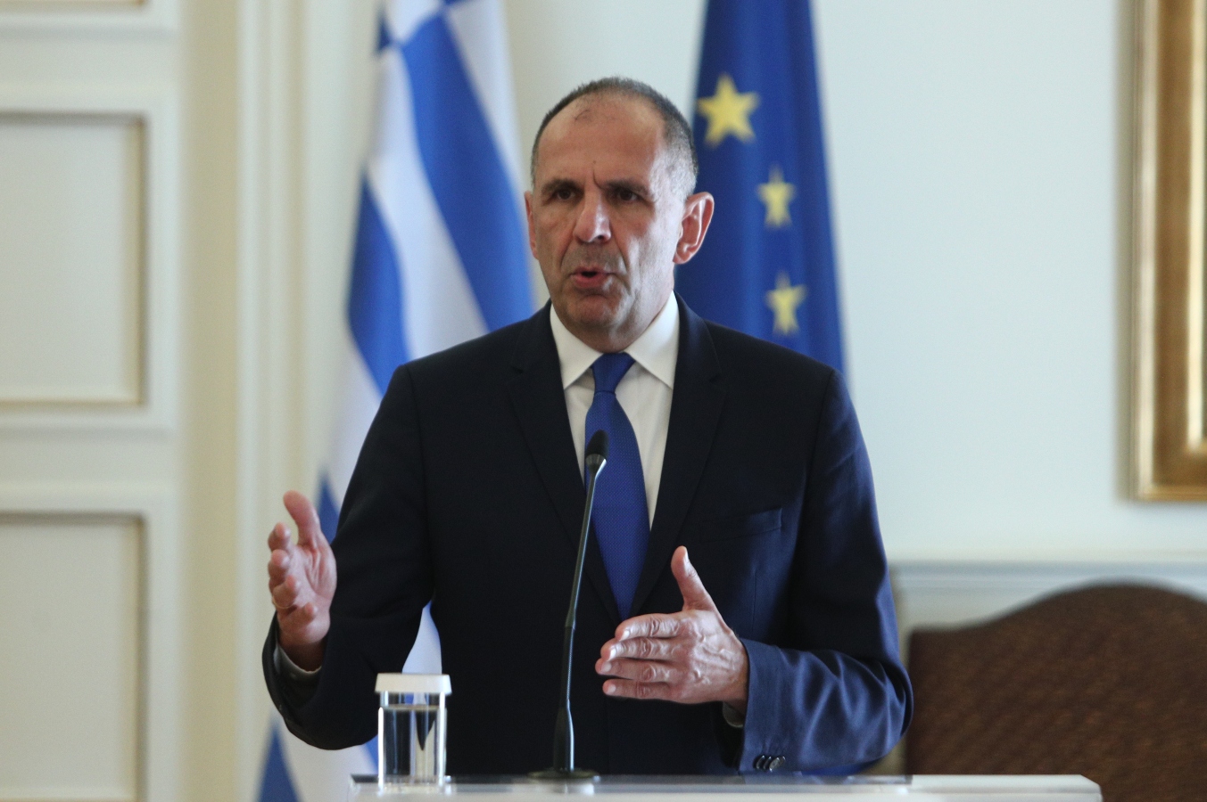 Γεραπετρίτης: Στη Νέα Υόρκη για την 78η Συνέλευση του ΟΗΕ [vid]