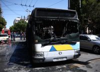 Φωτιά σε λεωφορείο της ΕΘΕΛ στην πλατεία Αγίου Ιωάννη Ρέντη – Απομακρύνθηκαν άμεσα οι επιβάτες [vid]