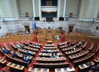 Βουλή: Αλλαγές στον Ποινικό Κώδικα – Νέες αυστηρότερες ποινές για την ενδοοικογενειακή βία [vid]