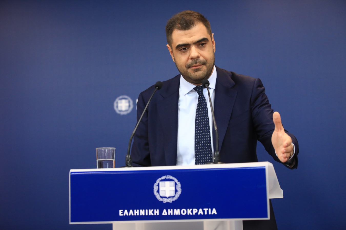 Στήριξη σε Αγοραστό και «πάγος» στα σχέδια ανασχηματισμού