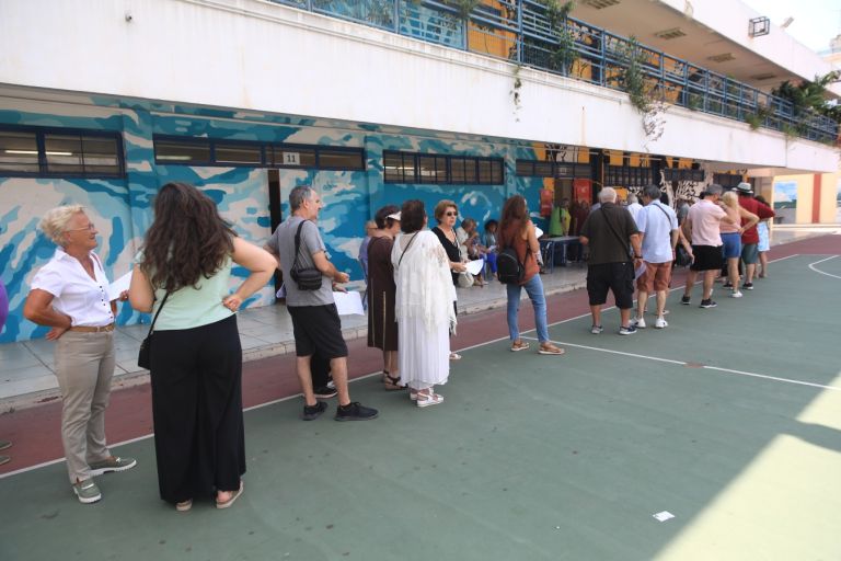 ΣΥΡΙΖΑ – Ουρές έξω από τα εκλογικά κέντρα – Πάνω από 90.000 μέλη έχουν ψηφίσει [vid]