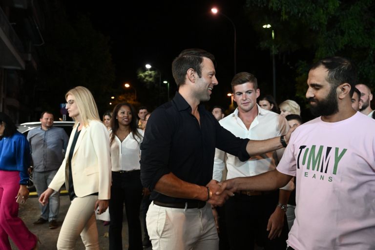 Εκλογές ΣΥΡΙΖΑ: Χαμόγελα αμηχανίας, στιγμές σκεπτικισμού και (πολλοί) μορφασμοί [vid]