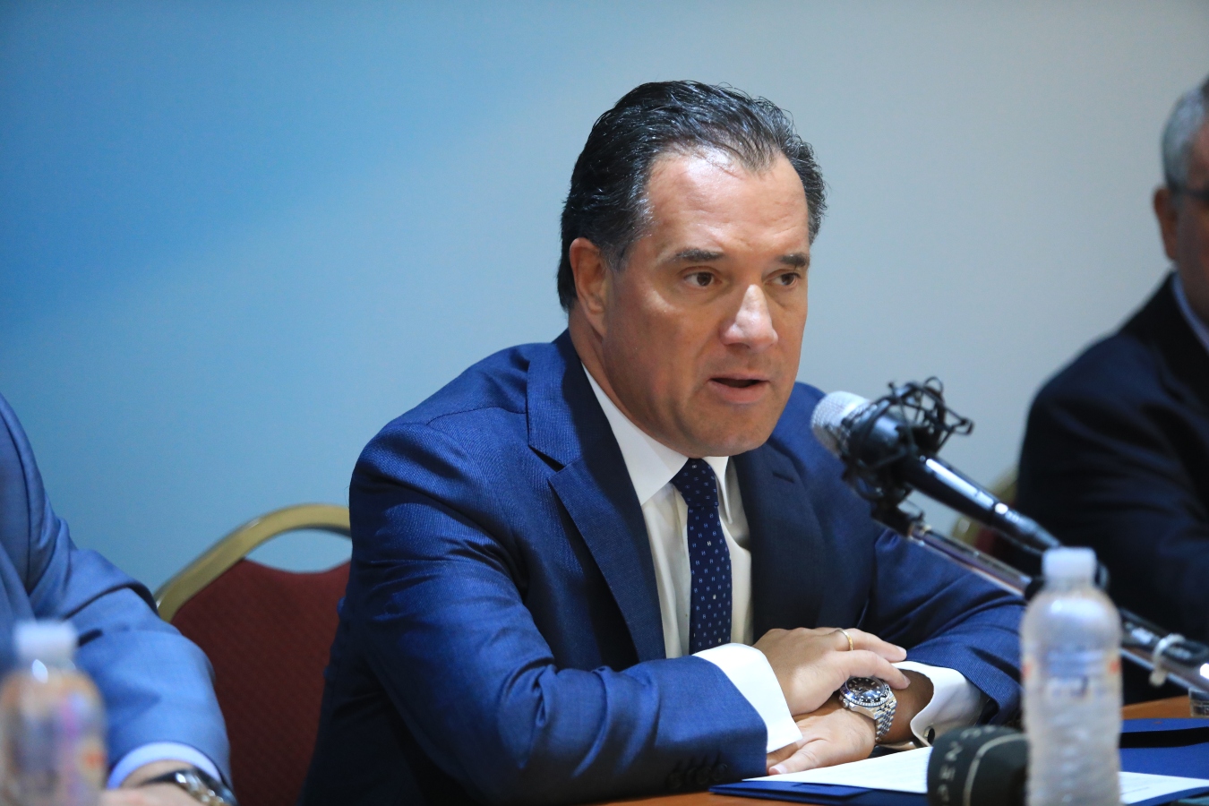 Άδωνις: Πώς θα «ξεπαγώσουν» οι τριετίες – Το πλαίσιο [vid]