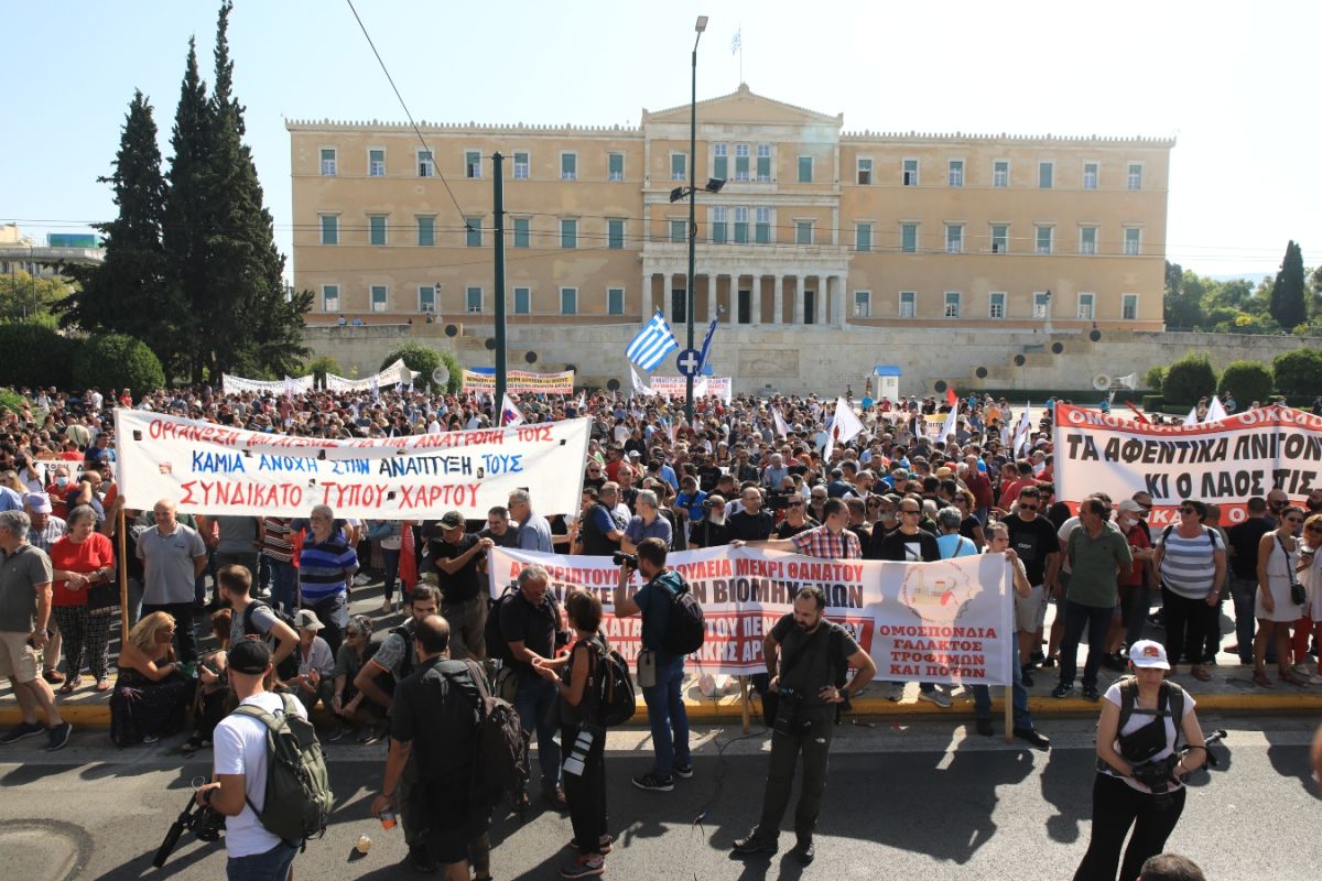 Εργασιακό νομοσχέδιο: Σε εξέλιξη οι απεργιακές συγκεντρώσεις [pics,vid]