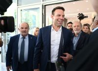 Στον αστερισμό της μεταπολιτικής;