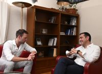 SYRIZA-PA leader Kasselakis visits predecessor Alexis Tsipras