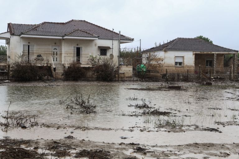 Κακοκαιρία Elias: Το νερό ξεπερνάει το ένα μέτρο στην Εύβοια, δύσκολη η κατάσταση [vid]