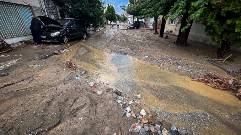 Βόλος: Δύσκολη νύχτα χωρίς ρεύμα και νερό για χιλιάδες κατοίκους [vid]