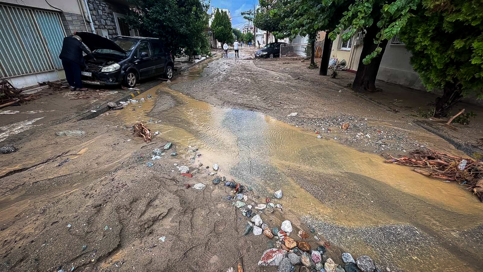 Βόλος: Δύσκολη νύχτα χωρίς ρεύμα και νερό για χιλιάδες κατοίκους [vid]