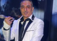Νότης Σφακιανάκης: Για πρώτη φορά μετά από πολύ καιρό σε μια σπάνια εμφάνιση [vid]