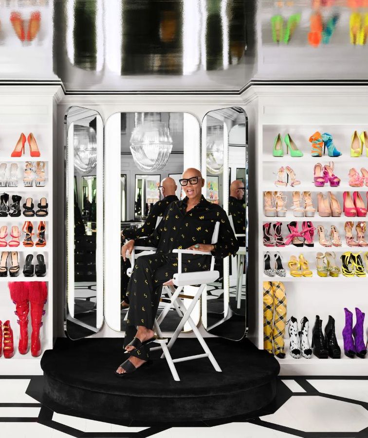 Μέσα στο δραματικά λαμπερό σπίτι στο Beverly Hills του RuPaul