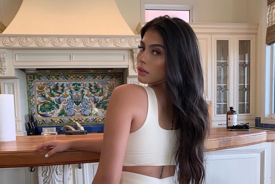Amanda Trivizas: Χαμός στο διαδίκτυο με τη γυμνόστηθη selfie την ώρα που κάνει …