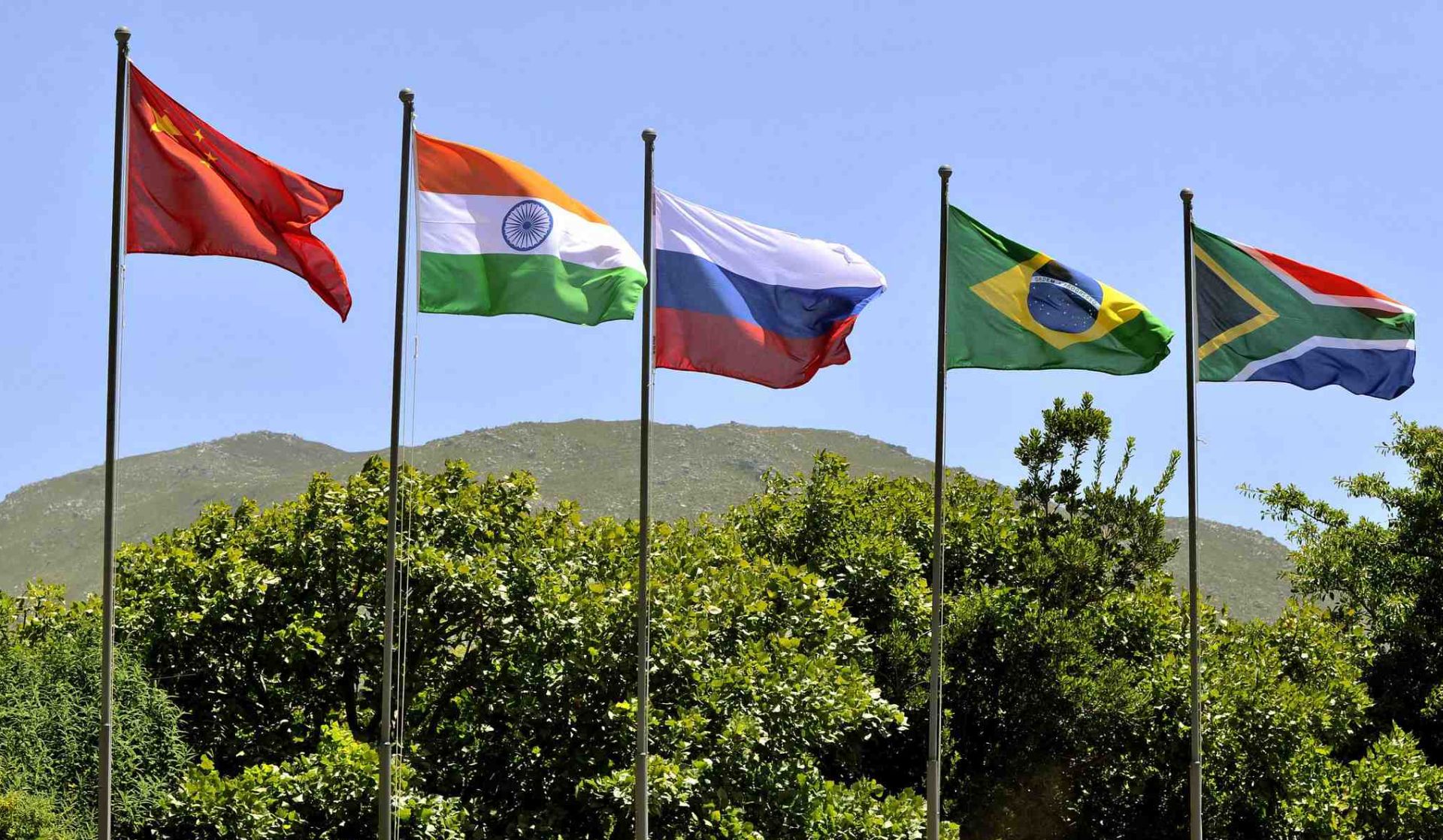 Στα απόνερα της επέκτασης των BRICS: Οι άγνωστες κινήσεις για την «έξοδο» από το δολάριο