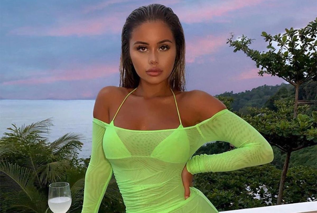 Όλα στη φόρα! Μοντέλο ποζάρει το σφριγηλό της σώμα και προκαλεί ταραχή