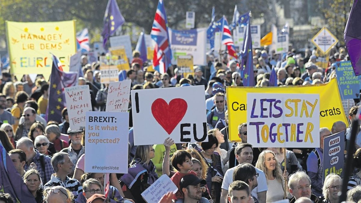 Μ. Βρετανία: Μεγάλη διαδήλωση για την επιστροφή στην EE