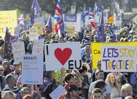 Μ. Βρετανία: Μεγάλη διαδήλωση για την επιστροφή στην EE