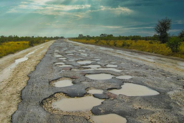 Παλίρροια σαρώνει την νότια Αφρική: Κύματα 9,5 μέτρων «καταπίνουν» τις ακτές [vid]