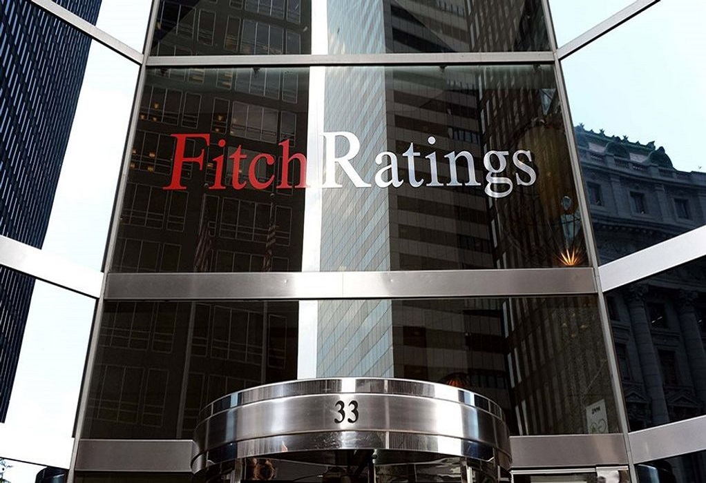 Fitch: Η Ελλάδα στην ομάδα χωρών που θα μειώσουν πολύ το χρέος τους