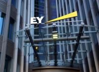 ΕΥ: Η αύξηση του κόστους ζωής παγκοσμίως, απομακρύνει τους καταναλωτές από τα brands