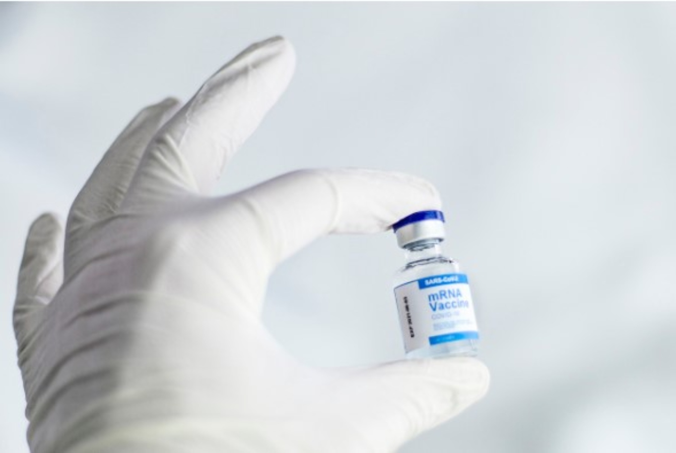 Κομισιόν: Εγκρίθηκε το νέο εμβόλιο της Pfizer για τον κορωνοϊό