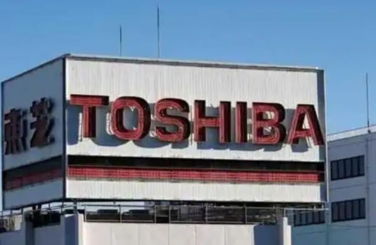 To deal των $14 δισ. που βγάζει από το χρηματιστήριο έπειτα από 74 έτη την εταιρεία που μας έμαθε τα laptop