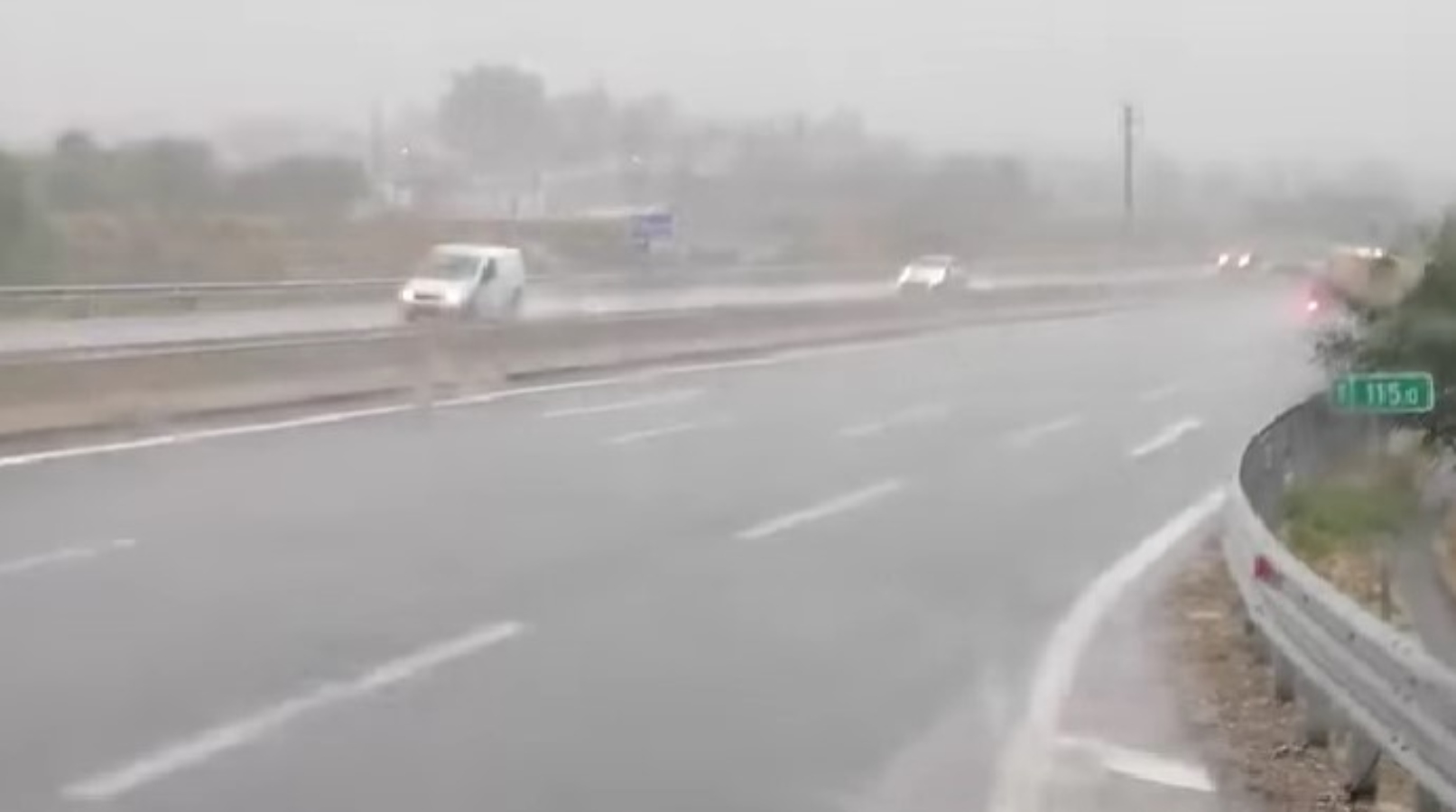 Από το ρεύμα προς Πάτρα η κυκλοφορία στην Ολυμπία Οδό και προς τις δύο κατευθύνσεις, στο ύψος του Αιγίου