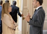 Μελόνι – Μακρόν: Ρεαλιστική συνεννόηση για το μεταναστευτικό