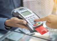 ΗΠΑ: Πάνω από 1 τρισ. δολ. χρωστούν οι Αμερικανοί σε πιστωτικές