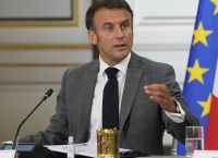 Ο Μακρόν αναζητά «δεκανίκι» στην αντιπολίτευση