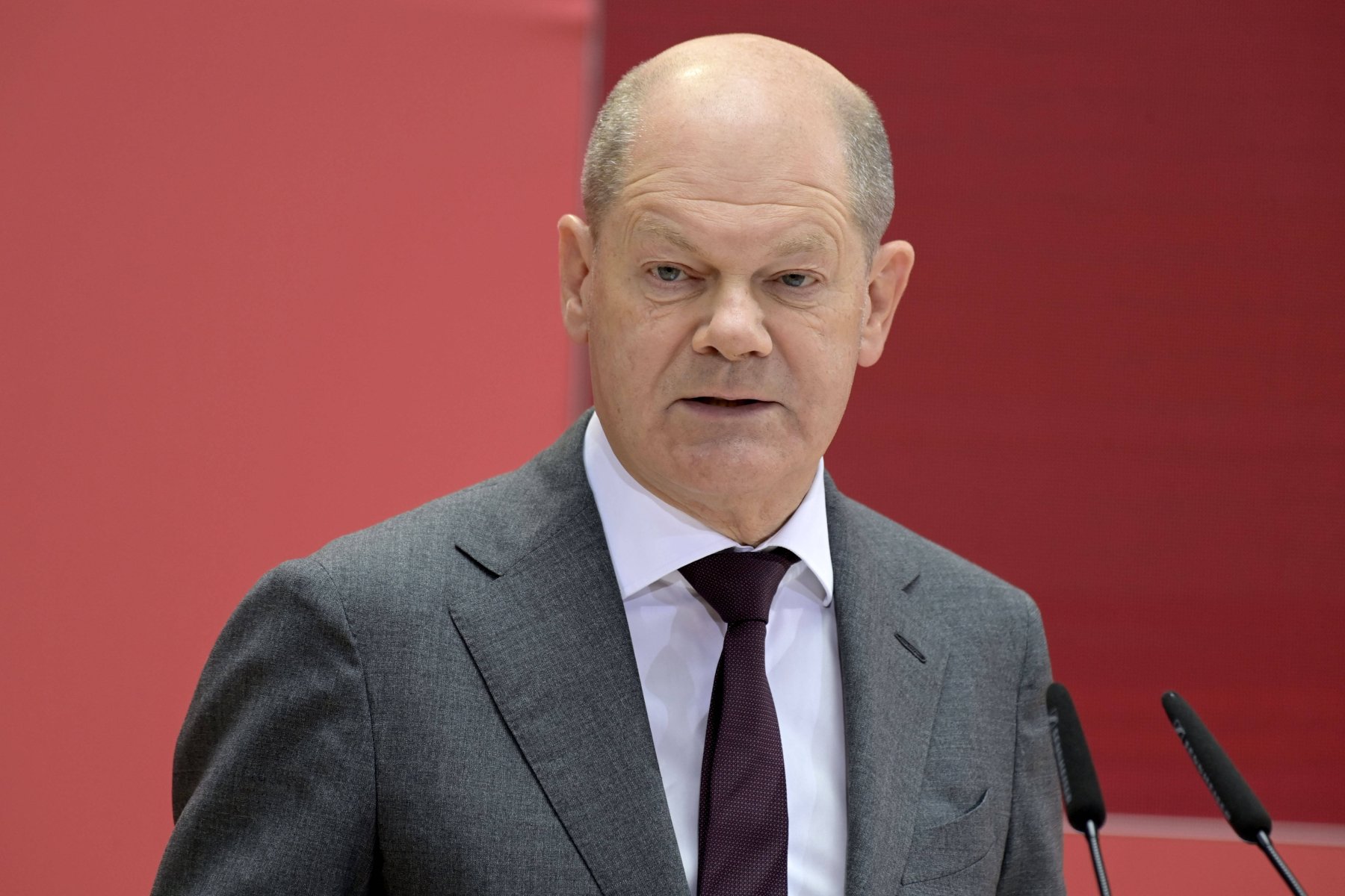 Σολτς: Επιφυλακτικοί σε μια κατ’ επίφαση ειρήνη στην Ουκρανία – Ο Πούτιν πρέπει να βάλει τέλος στον πόλεμο