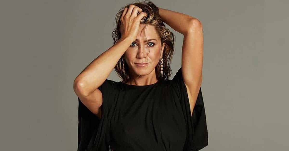 Jennifer Aniston: Το μυστικό της για μακριά μαλλιά και τέλεια πόδια