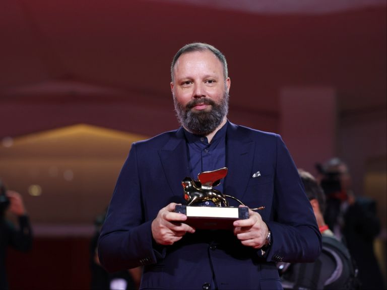 Γιώργος Λάνθιμος: Μεγάλη επιτυχία –  Κέρδισε το Χρυσό Λέοντα για το «Poor Things» [vid]