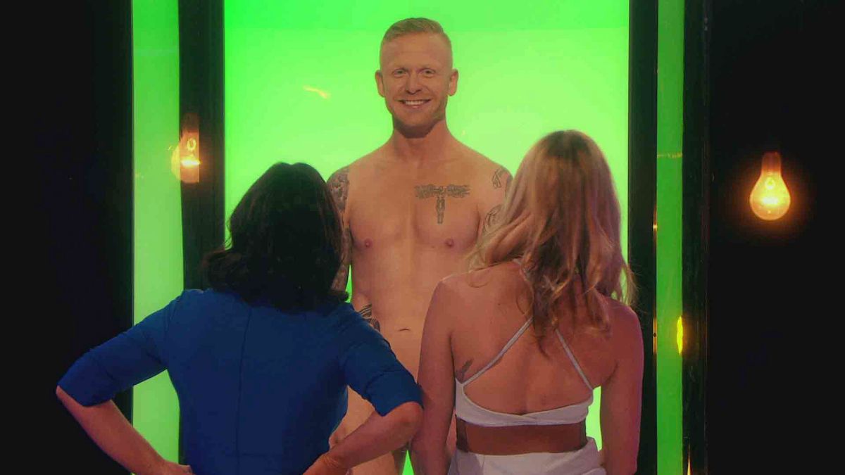Naked Attraction: Το show γνωριμιών, όπου οι παίκτες βγαίνουν γυμνοί και ψάχνουν το άλλο τους μισό