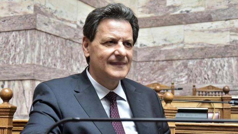 Environment and Energy Minister Skylakakis announces measures to protect electricity consumers