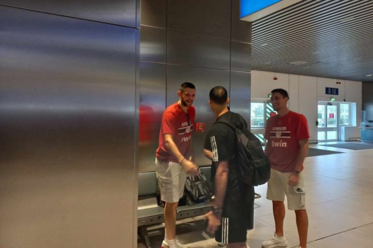 Τα είπαν σε φιλικό κλίμα Σλούκας, Παπανικολάου και Λαρεντζάκης [vid]