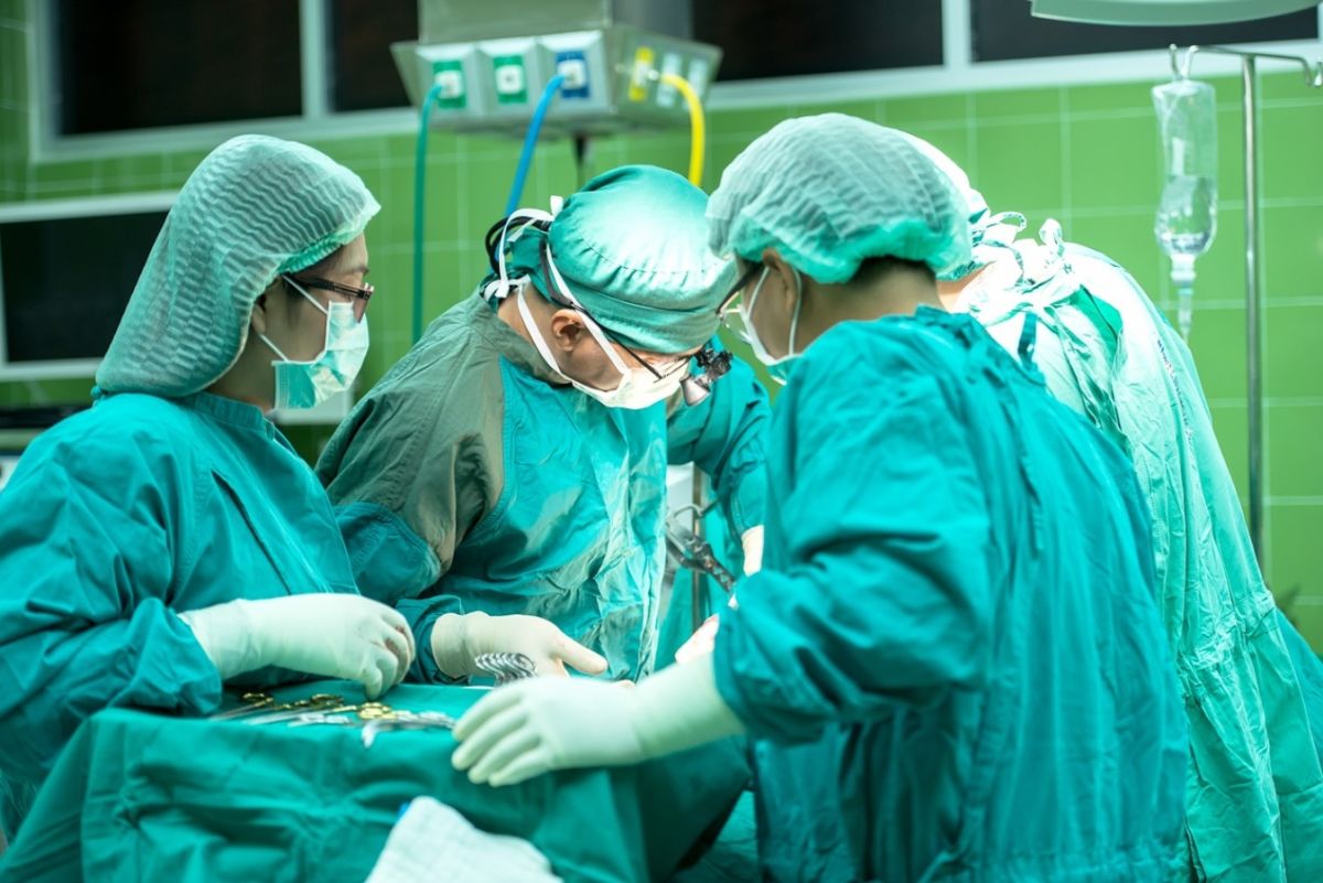 Τεχνητή νοημοσύνη: Τοποθέτησαν εμφυτεύματα στον εγκέφαλο ατόμου με παράλυση – Τώρα κινεί τα χέρια του