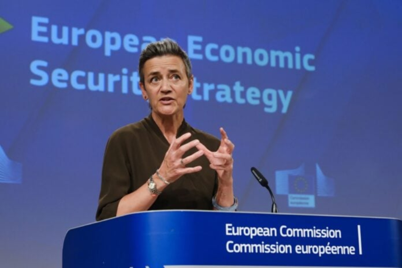 Η Βεστάγκερ εγκαταλείπει προσωρινά την Κομισιόν για να διεκδικήσει την προεδρία της ΕΤΕπ