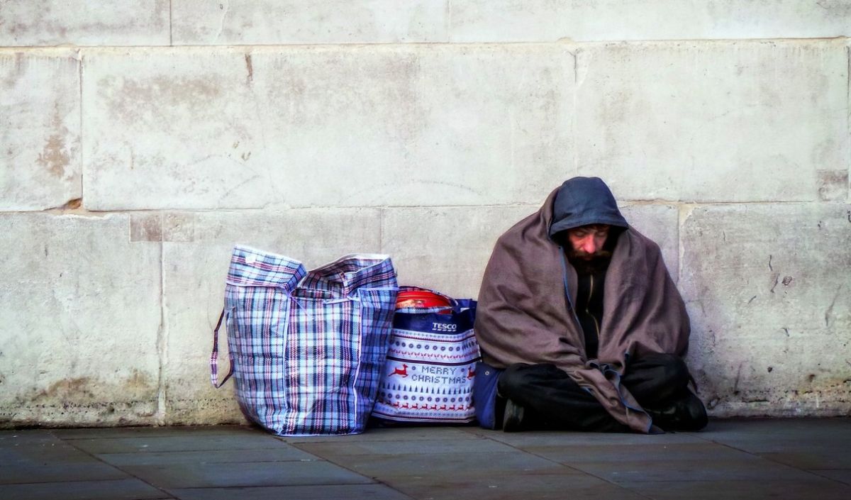 Ε.Ε.: Τουλάχιστον 895.000 οι άστεγοι σε Ε.Ε. και Βρετανία