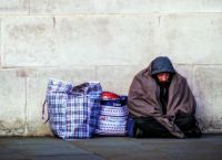 Ε.Ε.: Τουλάχιστον 895.000 οι άστεγοι σε Ε.Ε. και Βρετανία