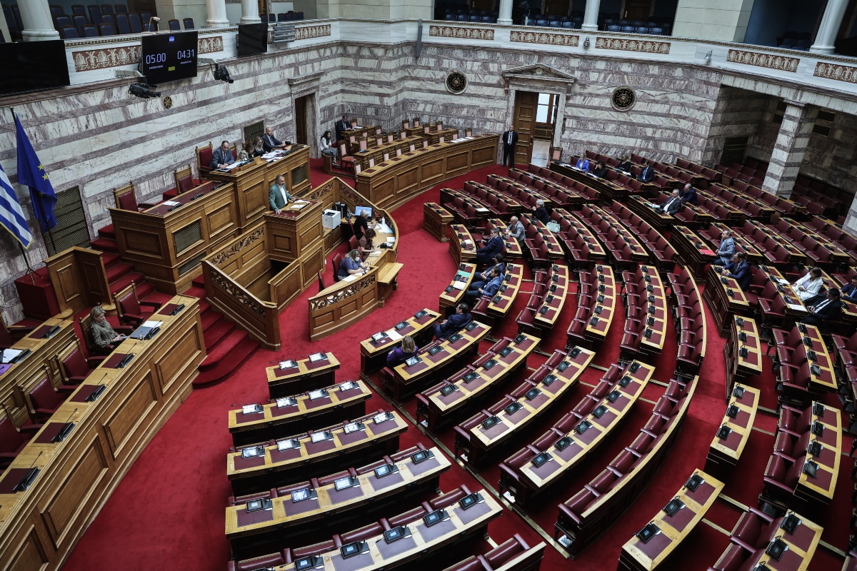 Στη Βουλή η ρύθμιση για την αγορά ρεύματος – Ειδικό τιμολόγιο προμήθειας για όλους