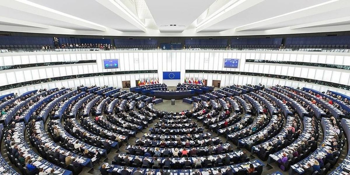Ευρωβουλευτές: Αυστηρότεροι κανόνες διαφάνειας μετά το Qatargate