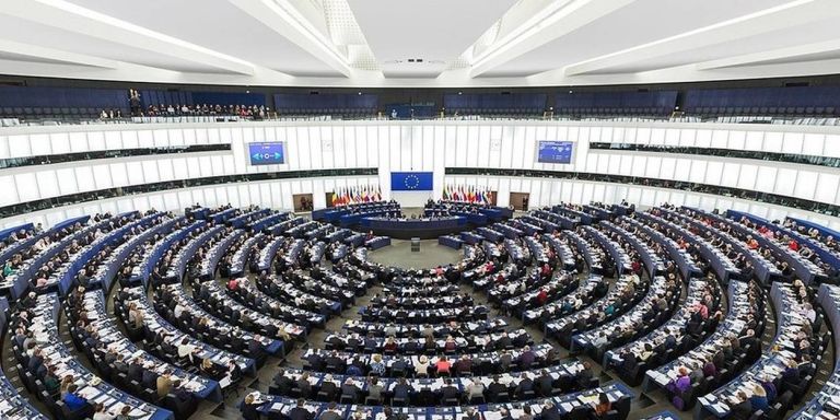 Ευρωβουλευτές: Αυστηρότεροι κανόνες διαφάνειας μετά το Qatargate