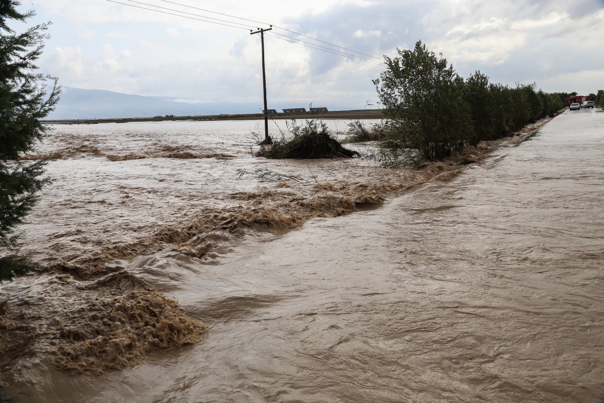 Υπό μεγάλη πίεση η αγορά ελληνικών λιπασμάτων μετά τις πλημμύρες