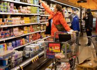 Shrinkflation: Η νέα στρατηγική αισχροκέρδειας στα ράφια των super market