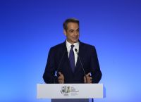 Ξεπάγωμα τριετιών, αύξηση μισθών για 660.000 δημοσίους υπαλλήλους, Youth Pass σε 200.000 νέους