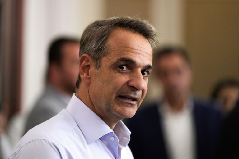 PM Mitsotakis briefed on the upcoming adverse weather conditions expected within hours