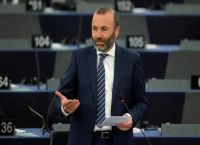 Βέμπερ: Πρέπει να βρεθεί ευρωπαϊκή απάντηση στο μεταναστευτικό